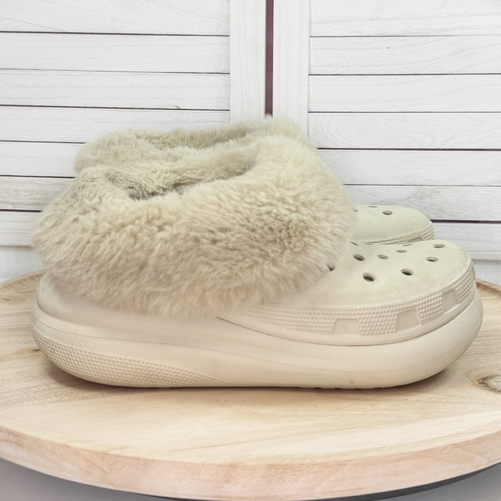 Crocs Furever Crush Faux Fur Lined Platform Clogs Ivory Bone Women Size 8